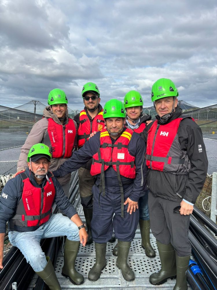 Entre fiordos de Aysén y centros en Las Guaitecas: Visita que reveló el motor salmonero del sur