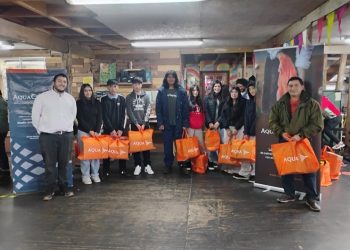 AquaChile impulsa regreso a clases de 62 estudiantes en Lago Cabrera