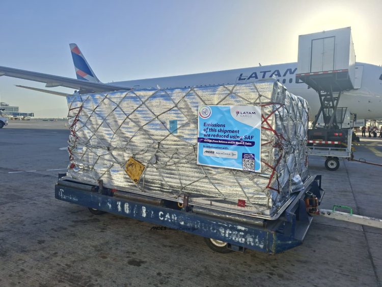 Andes Integración Logística, LATAM Cargo y AquaChile concretan primer vuelo “verde” de salmón premium