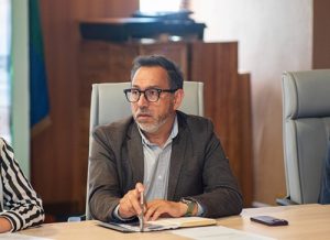 Antes de la marea: cómo el Estado articula datos, coordinación y comunicación frente al riesgo FAN