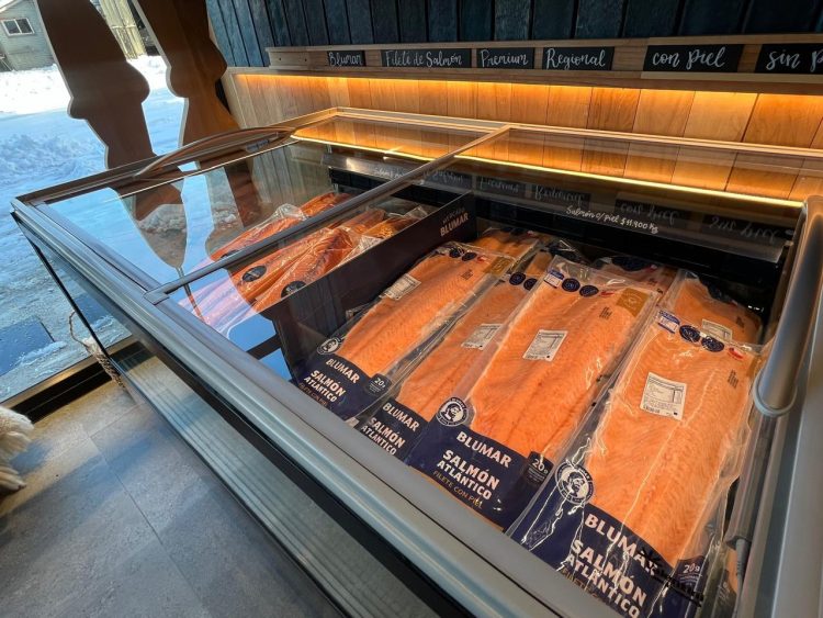 Salmón premium de Blumar llega a los colegios