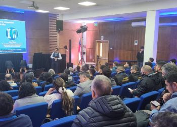 Industria salmonera impulsa estándares de seguridad en buceo con foco en innovación y salud laboral