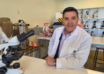 Universidad Santo Tomás detecta efectos ecosistémicos del uso de antimicrobianos en salmones
