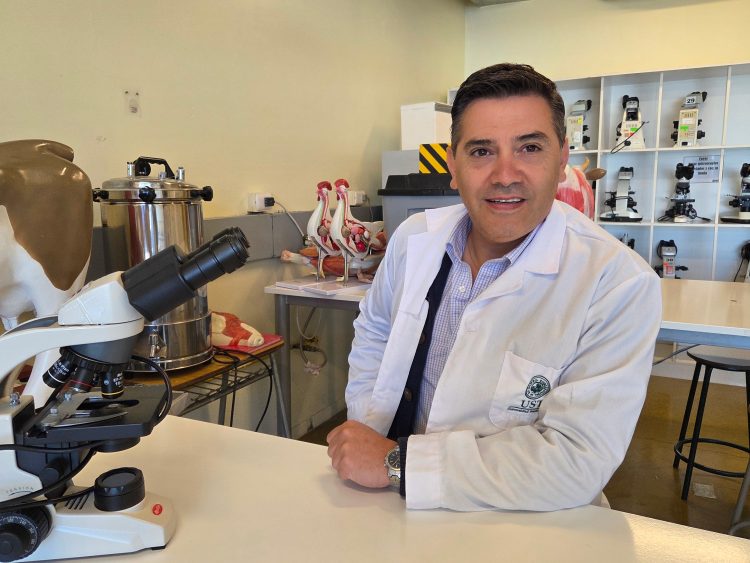 Universidad Santo Tomás detecta efectos ecosistémicos del uso de antimicrobianos en salmones