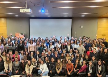 Mujeres del salmón toman protagonismo: industria impulsa cambio cultural desde Puerto Montt