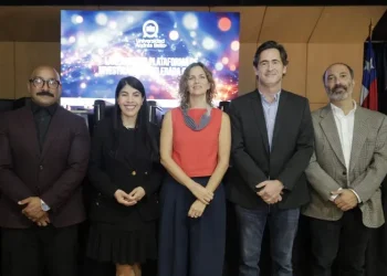 UNAB revoluciona la ciencia en Chile con plataforma de IA que acelera la investigación