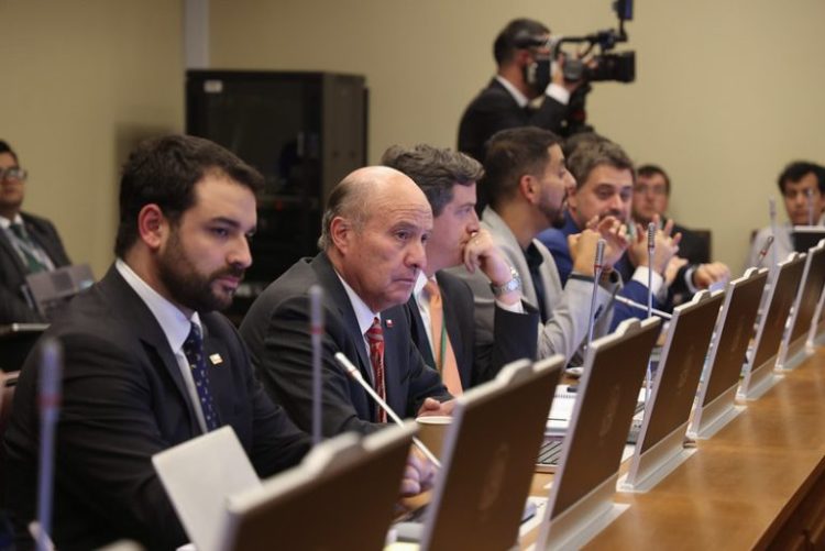 Presión por despachar en mayo tensiona al Congreso y abre flanco constitucional