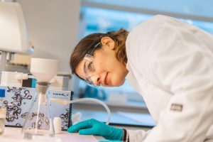 El proyecto noruego que transforma lodos de salmonicultura en algas ricas en Omega-3