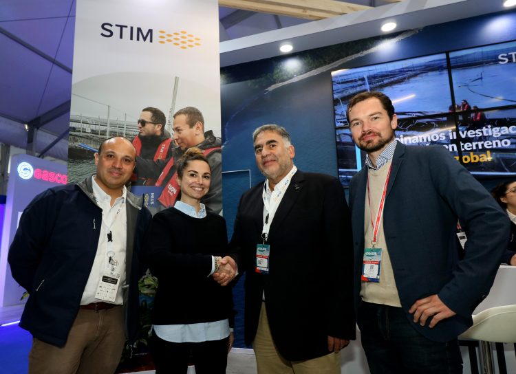 STIM Chile sella alianza con Marine Akwa para impulsar solución sustentable para la salmonicultura