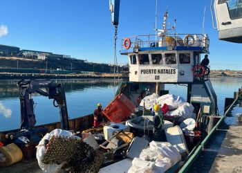 AquaChile refuerza trabajo con Puerto Edén mediante acciones de alto impacto comunitario