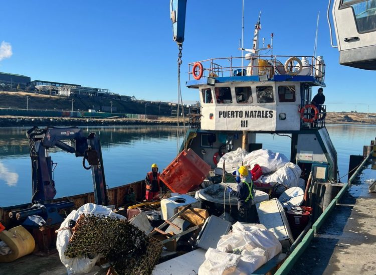 AquaChile refuerza trabajo con Puerto Edén mediante acciones de alto impacto comunitario