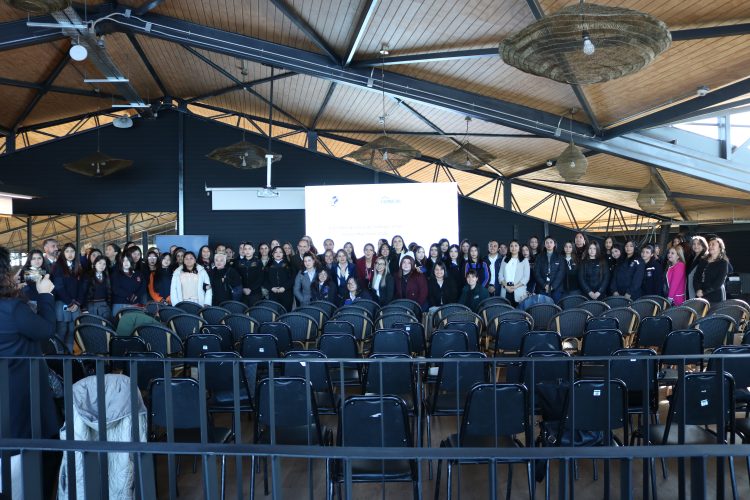 Fuerza laboral portuaria femenina alcanza el 12,6% y aumenta la participación en el sur austral