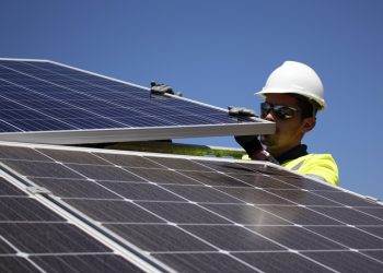 Inversión Cero y ahorro Inmediato en electricidad: Energía solar financiada para las empresas chilenas