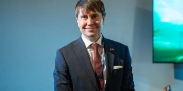 Embajador de Noruega: «Tenemos toda la voluntad de seguir trabajando con el nuevo equipo de gobierno»