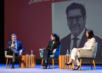 Ministros abordan las reglas que definirán el futuro de la salmonicultura chilena