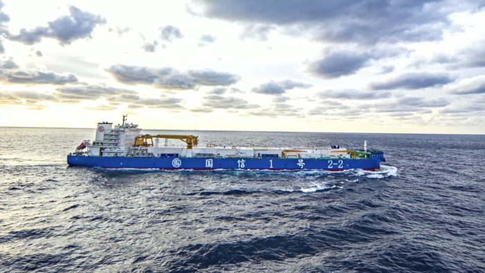 Revolución en China: cosecha de primeros salmones del Atlántico producidos íntegramente en un buque
