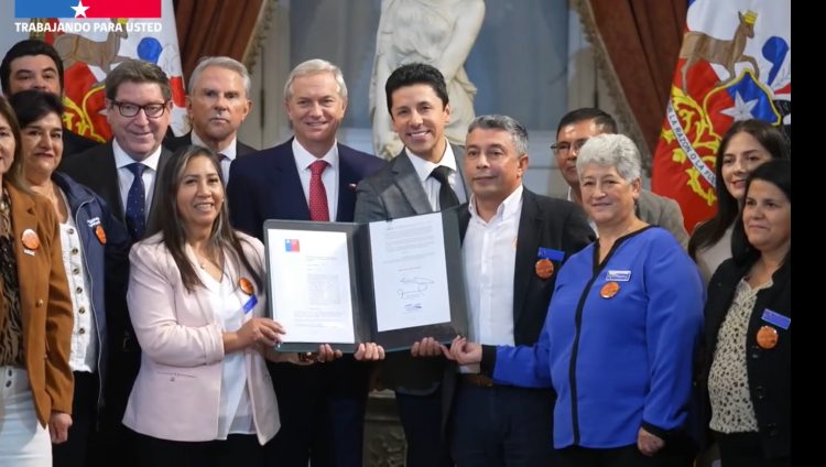 Hito para la salmonicultura: Chile oficializa el Día del Trabajador del Salmón