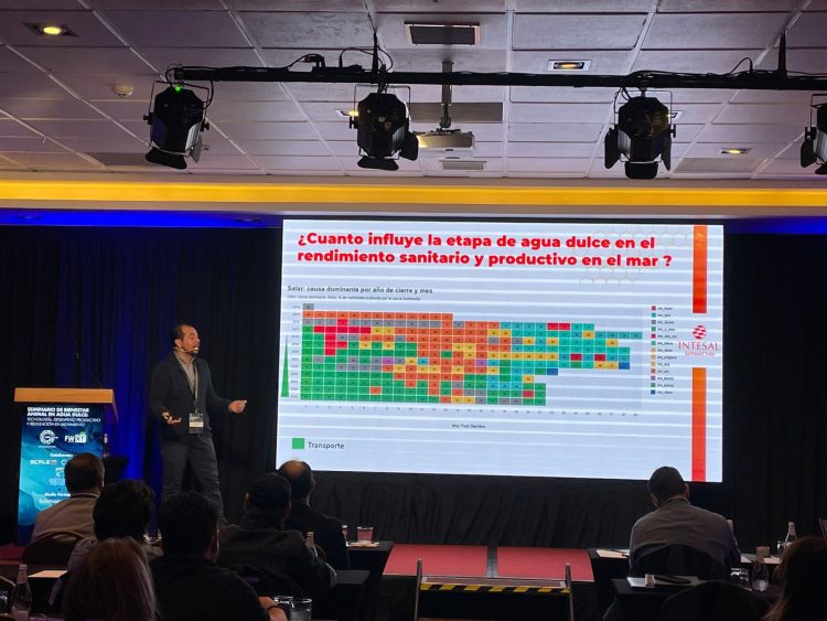 La presentación de Intesal en Puerto Varas detalló las herramientas de monitoreo y la necesidad de integrar datos sanitarios para mejorar el bienestar animal del smolt. Foto: Intesal.
