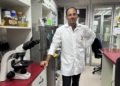 El Dr. Marcelo Cortez lideró el proyecto biotecnológico que busca transferir una nueva vacuna recombinante a los centros de cultivo nacionales. Foto: Vriic.