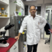 El Dr. Marcelo Cortez lideró el proyecto biotecnológico que busca transferir una nueva vacuna recombinante a los centros de cultivo nacionales. Foto: Vriic.