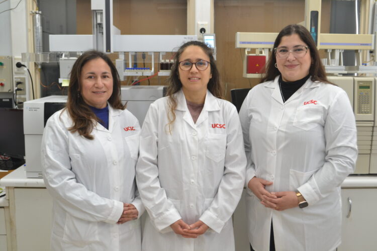 El equipo de científicas de la UCSC y el centro CIBAS desarrollará un sistema de filtración hídrica a partir del carbonato de calcio de las conchas de desecho de la mitilicultura chilena. Foto: UCSC