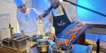 Turismo industrial en la Semana del Salmón en Puerto Montt."