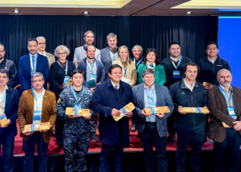 Expositores y organizadores posan al cierre del seminario "Preparándonos para El Niño 2026/2027"