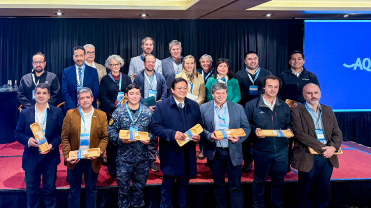 Expositores y organizadores posan al cierre del seminario "Preparándonos para El Niño 2026/2027"