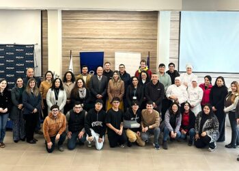 Mowi Chile y Ceduc UCN sellan alianza para formar capital humano que impulsará la salmonicultura en Chiloé