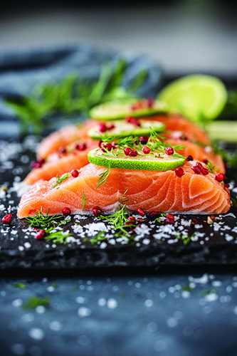 Primer plano de un filete de salmón premium cocinado
