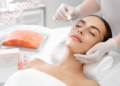 El facial con ADN de salmón gana terreno en la estética regenerativa. Conoce qué son los polinucleótidos, cómo actúan y qué dice la ciencia.