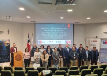 Participantes del seminario sobre Floraciones Algales Nocivas en Biobío realizado en la UCSC