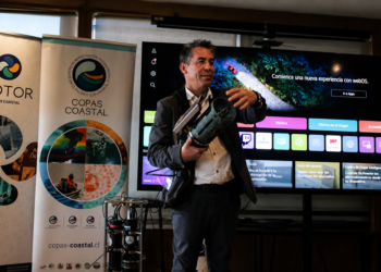 Investigadores en taller de oceanografía y remediación de fondos marinos en Centro i-mar Puerto Montt.