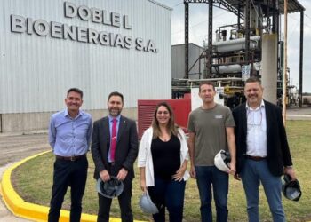 El equipo de Doble L Bioenergías concretó el inicio de su primera exportación a Chile, hito que consolida su modelo de economía circular en la producción de insumos para salmones. Foto: Doble L.