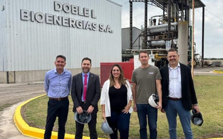 El equipo de Doble L Bioenergías concretó el inicio de su primera exportación a Chile, hito que consolida su modelo de economía circular en la producción de insumos para salmones. Foto: Doble L.