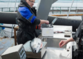 El jefe de proyecto, Jens-Erik Dessen, pesa salmones en las instalaciones de I+D de Nofima en Blom, en Marøy, a las afueras de Bergen. Créditos: We are Aquaculture.