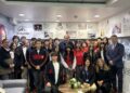 Patricio Melero abordó con estudiantes el futuro de la salmonicultura, las oportunidades ligadas al mar y la importancia de la formación profesional. Foto: SalmonChile
