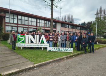 Agricultores y representantes de la industria acuícola durante la jornada técnica de lupino organizada por PTEC-INVA en INIA Carillanca.
