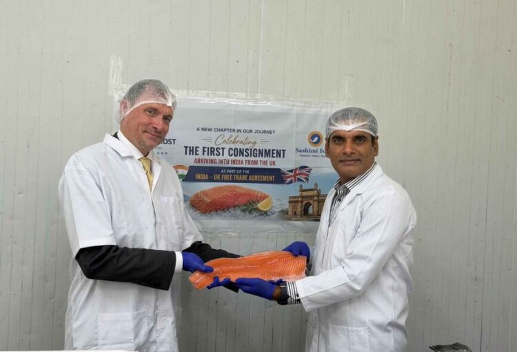 Caja de exportación con salmón fresco de la empresa Bakkafrost listo para distribución internacional.