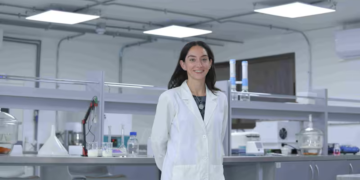 Layla Simón, académica de la Universidad Finis Terrae.