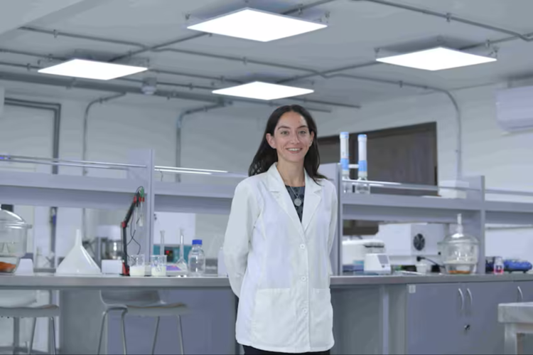 Layla Simón, académica de la Universidad Finis Terrae.