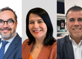 El coordinador del Área de Recursos Naturales, Ciencia y Tecnología de la Biblioteca del Congreso Nacional, Leonardo Arancibia, junto con los investigadores de INCAR², Dra. Jessica Fuentes y Dr. Ruben Avendaño-Herrera. Créditos: Cedida.