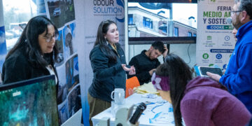 Cooke Aquaculture Chile reunió en Puerto Montt a proveedores y trabajadores en una feria enfocada en medioambiente, sostenibilidad, reciclaje, ingeniería y gestión ambiental.