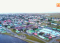 Vista aérea de Stanley, principal centro urbano de las Islas Malvinas, territorio donde actualmente se desarrolla la consulta pública sobre el eventual desarrollo de la salmonicultura marina.