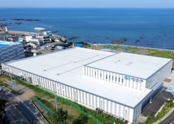 Vista aérea de la planta terrestre de Eco Aquafarm para producir salmón Atlántico en Busan, Corea del Sur.