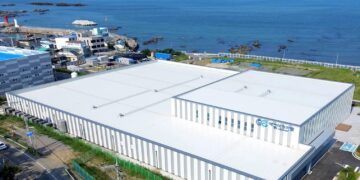 Vista aérea de la planta terrestre de Eco Aquafarm para producir salmón Atlántico en Busan, Corea del Sur.