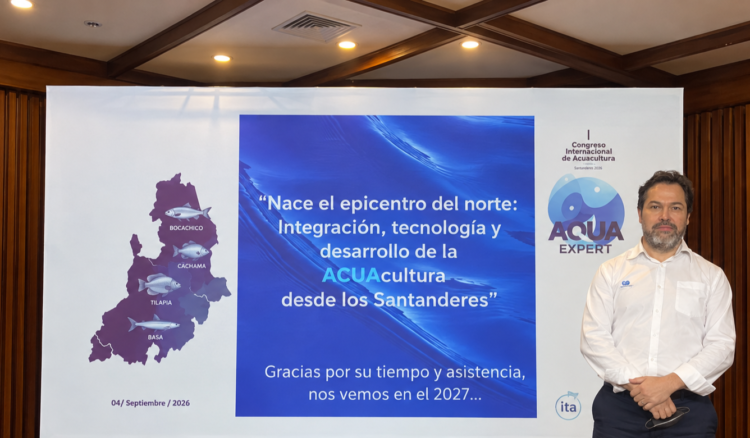 Dr. Carlos Sandoval Hurtado, Technical Manager de VeHiCe, dictando conferencia técnica en el congreso Aqua Expert 2026 en Colombia.