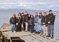 Autoridades y pesca artesanal conocen en terreno futuro proyecto de ABICK para desarrollar sistema de cosecha de salmones en Bahía Riquelme. Foto: DPP Última Esperanza.