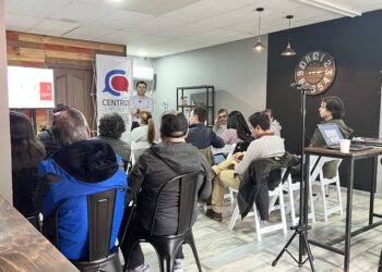Proveedores de la Región de Aysén participando en los talleres del programa Red Pyme Aysén en Puerto Aysén.