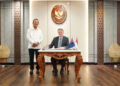 Ministro Sakti Wahyu Trenggono reunido con el embajador Rod Brazier en Yakarta.